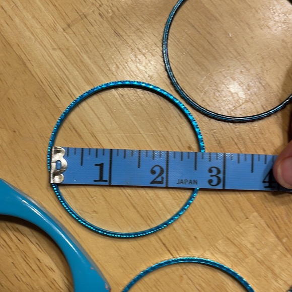 Bracelets - Picture 4 of 6